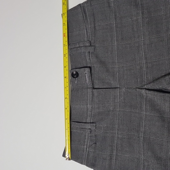 Ricki’s Plaid short Size 2 - Picture 6 of 10